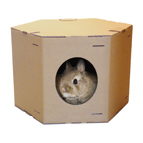 子ども向け～おうちで作ってみよう トンネルかんたん手作りおもちゃ☆トンネル材料・ダンボール見本は大きいもので作ってありますが、お子さんが入れる大きさで大丈夫です 。 ・はさみ、カッターナイフ作り方１．ダンボールを用意します。 ２