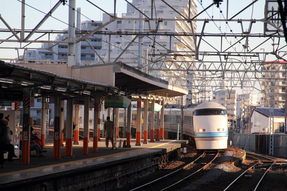 地上48階、高さ259m「新宿駅西口地区開発計画」の既存施設「小田急百貨店新宿本店」の解体状況！現地には建築計画のお知らせ設置 :超高層マンション・超高層ビル