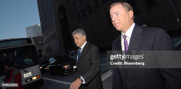 朝日新聞デジタル：企業と人間の業の深さ描いた舞台「エンロン」 - ステージレビュー - 舞台 - エンタメ