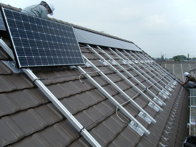太陽光パネルを壁面に。DIYで取り付けてみました。nohmiso.com