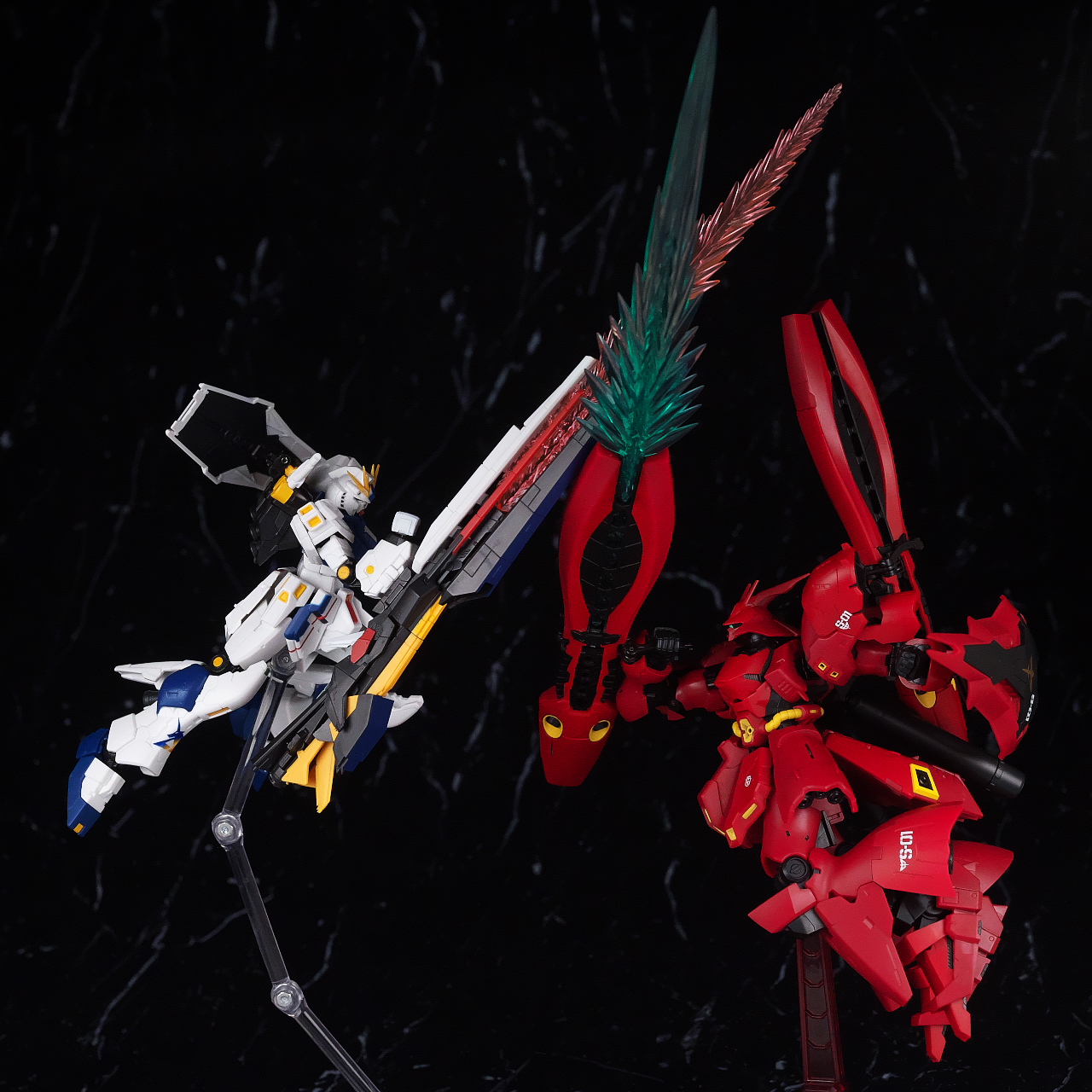 ガンダム」ダブル・ホーン・フィン・ファンネル装備のサザビーが超合金に登場！「実物大νガンダム」特別演出登場機体アニメ！アニメ