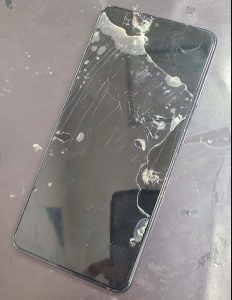 通話中に誤作動や通話中に画面が暗くなって電話が切れない！どうしたらいい！？スマホ・iphone修理のスマホスピタル