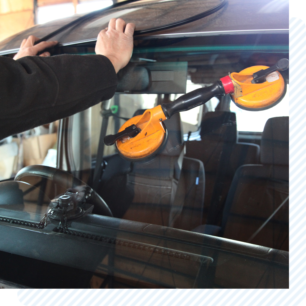 大阪府 富田林市 スバル フォレスター 自動車ガラス ガラス交換 ガラス割れ 板金塗装 鈑金塗装 車両保険 保険修理 カーコンビニ倶楽部 株 オートプレジャー羽曳野店