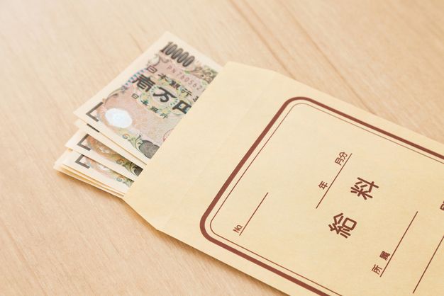 給料事情はいかに？ 本屋で働く書店員の年収が低すぎる理由ピマログ英会話