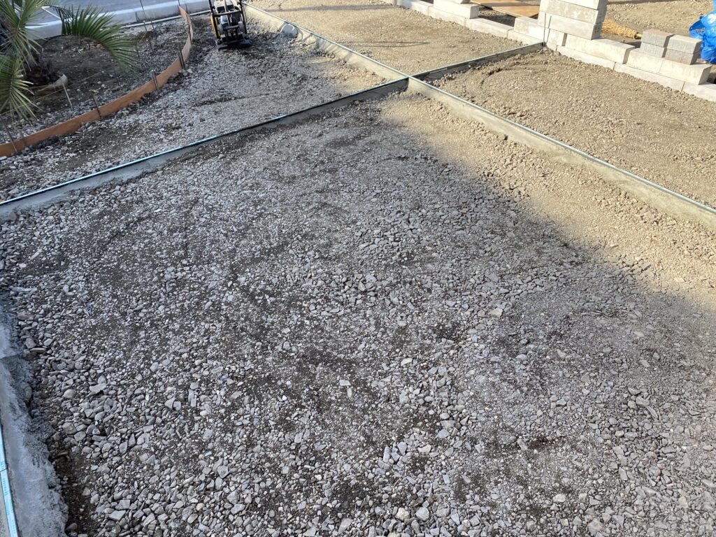 DIYで庭を整地 転圧機を個人でレンタルする方法と使用の際の注意点 - Hamu CAMP⛺ blog