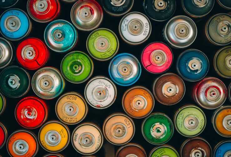 スプレー缶収納の便利でおしゃれなアイデアまとめ限られたスペースを活用