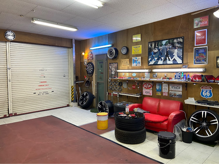 ガレージ紹介 「目標」 世田谷ベース アメリカンガレージ まだ進化途中‼ - YouTube