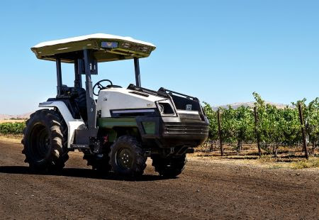 燃料電池で無人走行 クボタが万博でトラクター披露日刊工業新聞 電子版