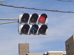 車両用矢印信号点灯時は歩行者用信号を「赤」にして擬似的に歩車分離を作り出すことが可能だ自動車情報・ニュース WEB CARTOP - 2ページ目