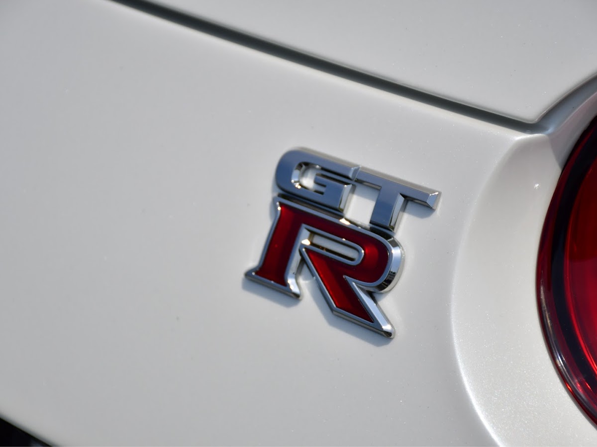 日産 エンブレム 日産の新しいブランドロゴマーク・エンブレムの意味は