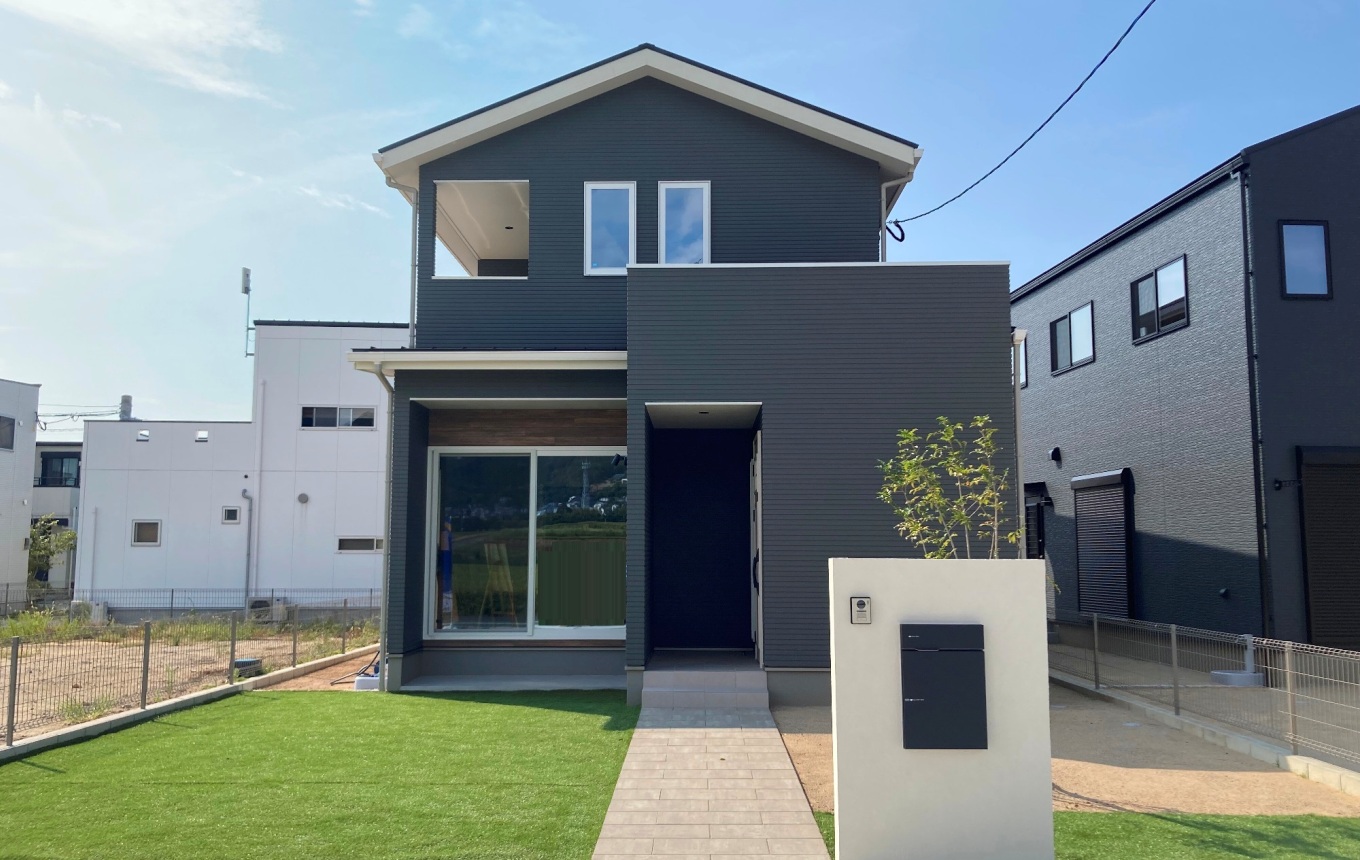 日本海を一望する、高台のモダン邸宅。 天空のリビングで楽しむ「絶景との暮らし」 – 建築家ポータルサイト KLASIC クラシック理想の注文住宅を建てよう。建築事例一覧、建築家検索ならおまかせください