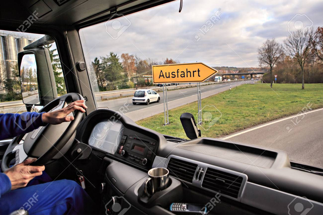 まさに動く城！ロマン溢れる2階建て構造のトラックの魅力を大紹介！トラック流通センタ