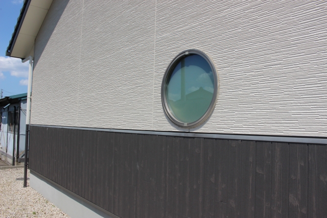 ニチハとケイミューの特徴とは？サイディングメーカー比較ズボラ式