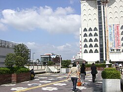 「そごう柏店跡地ビルの解体工事 5」柏そごう正面、令和7年度に連絡通路、展望レストランを順に解体撤去していきます。柏市柏そごうそごう柏