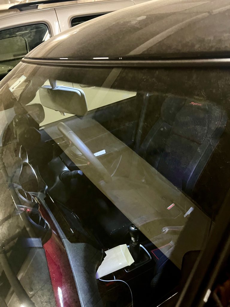 うわっ、それは 」シールってダサくない？ 勝手に剥がすと法令違反になるステッカーに注意。│月刊自家用車WEB - 厳選クルマ情報