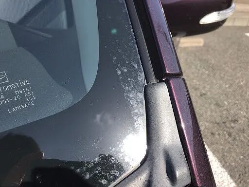 BMW E92 320iクーペ フロントウィンドウガラスモール劣化 交換グーネットピット