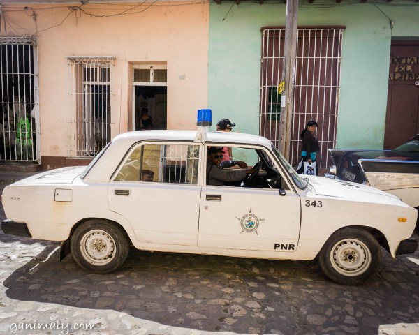 キューバのクラシックカーレンタル：ユニークな自動車体験