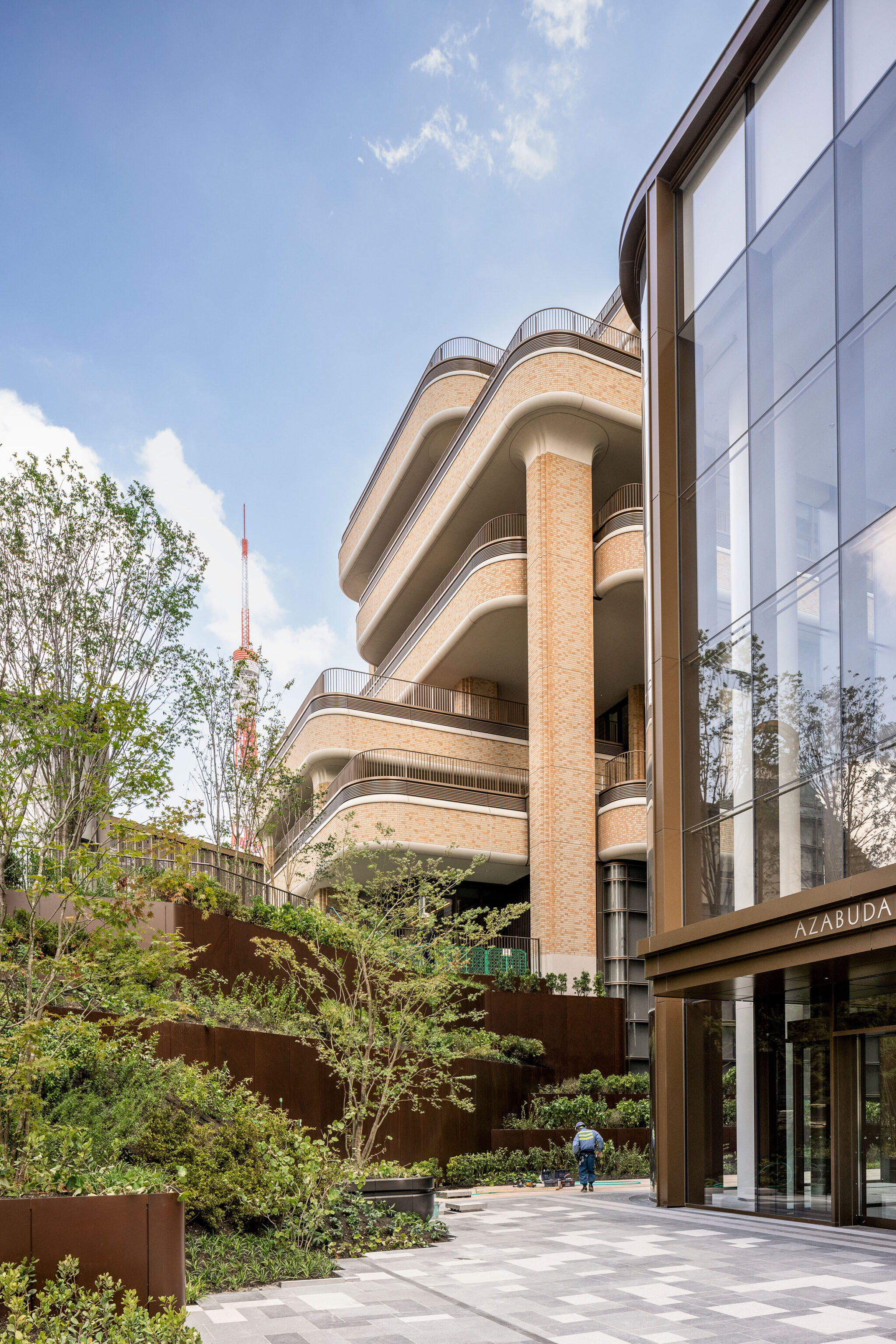 麻布台ヒルズで実力発揮、ヘザウィック氏が説く「感情に働きかける建築」の真意日経クロステック xTECH