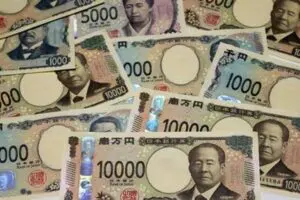 プレミアム硬貨＆紙幣鑑定団 20年ぶりの新札発行の前に見ておきたい！「50円玉が180万円」「お宝度が高いA-A券って？」「エラーは驚きの金額」に週刊女性PRIME