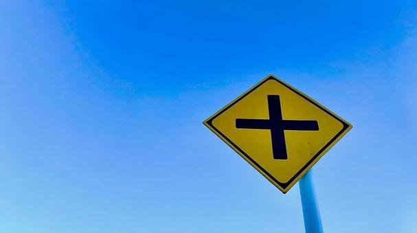 十字路 白十字マーク 道路標示の写真素材92276982- PIXTA