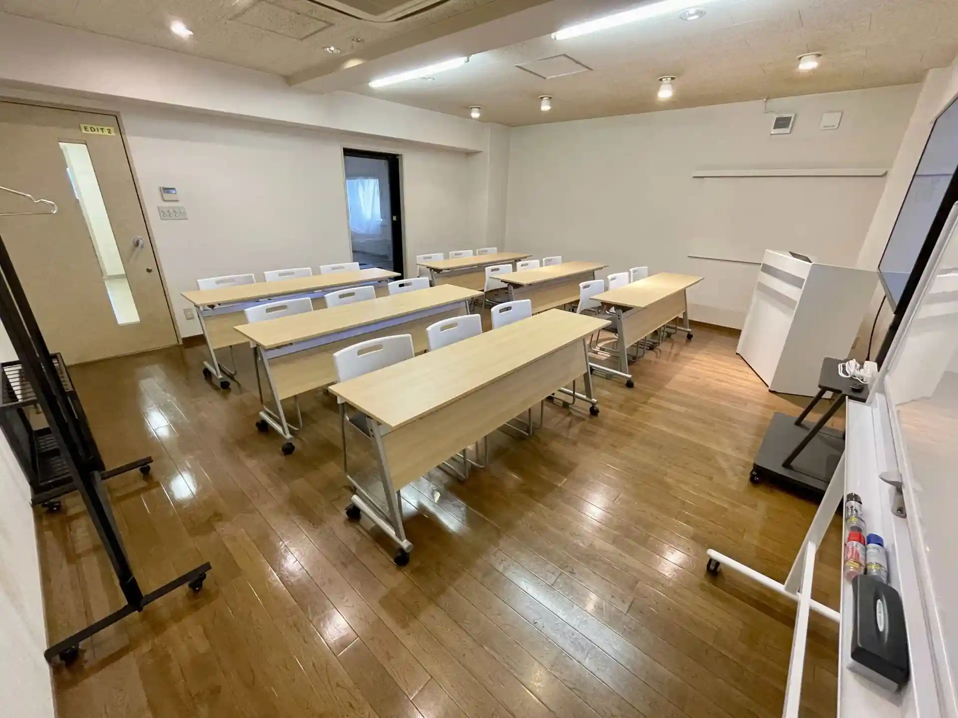 話し合う」は英語で何て言う？ talk 以外の表現も含めて詳しく解説！ Kimini英会話