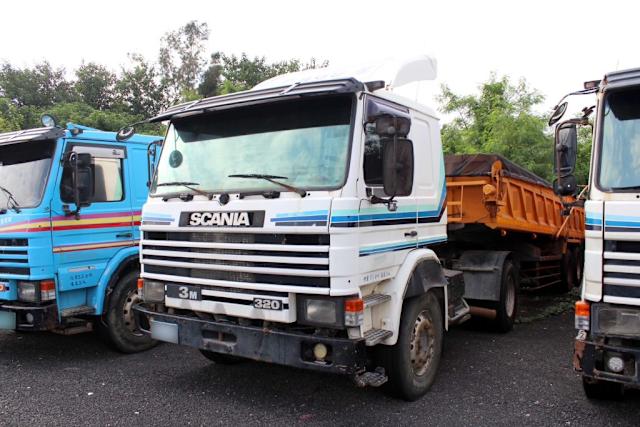 淡路市 室津PA周辺 その１ 電波塔も路面と勾配