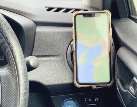 格安レンタカーも快適に！Bluetooth非対応の車でもスマホ内の音楽を聴く方法FMトランスミッタ