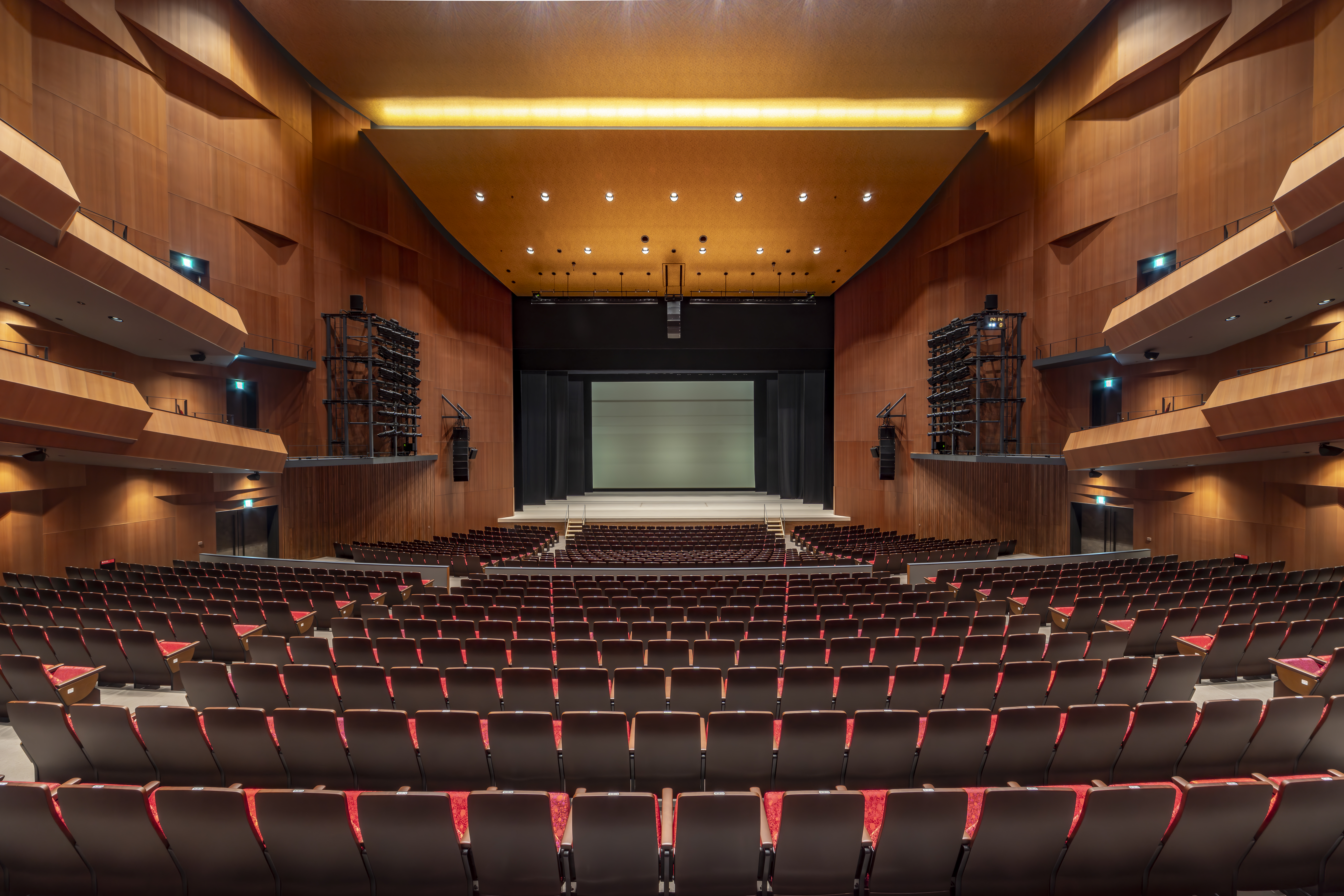 各会場のキャパと座席図だよ～ ^-^ナアチャンの独り言☆