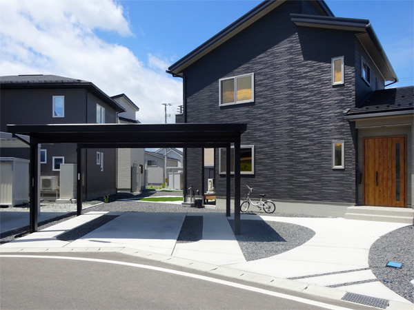 門塀のスリットをリズムよく配置したクローズ外構仙台の外構工事・エクステリア・お庭のリフォーム泉ホームイング