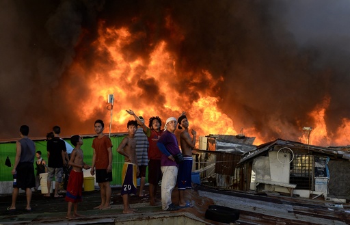 焼き払われたスラム 日本では考えられない!!セブ島スラム街で火災が起きた直後の人々の行動 inフィリピン