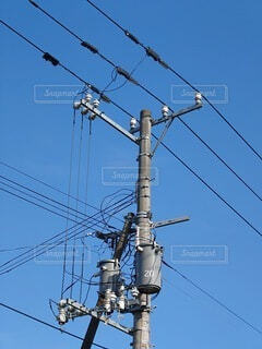 カスタム柱上変圧器 50kva 単相7200v 240 120v 油入変圧器 価格メーカーと工場Jiezou Power