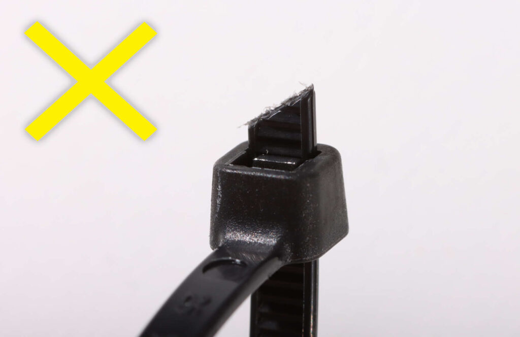 誘拐⁈ 手首を固定する結束バンドを一瞬で外す方法 女性でも簡単