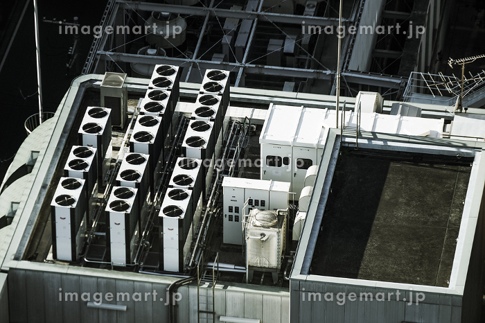 室外機の騒音トラブルのご相談です。隣の古いビルの屋上にある、これまたかな- Yahoo!知恵袋