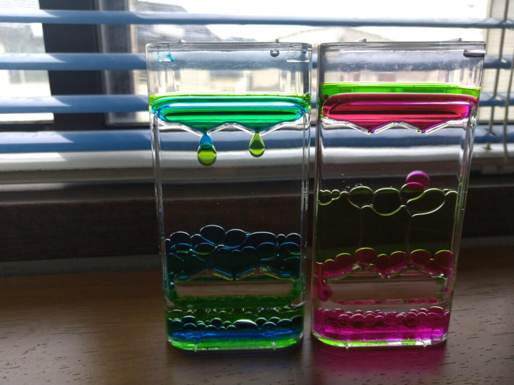 Seria - セリア オイルモーション 3色セット インテリア 知育玩具 Seriaの通販 by ♡ Rei′s♡shopセリアならラクマ