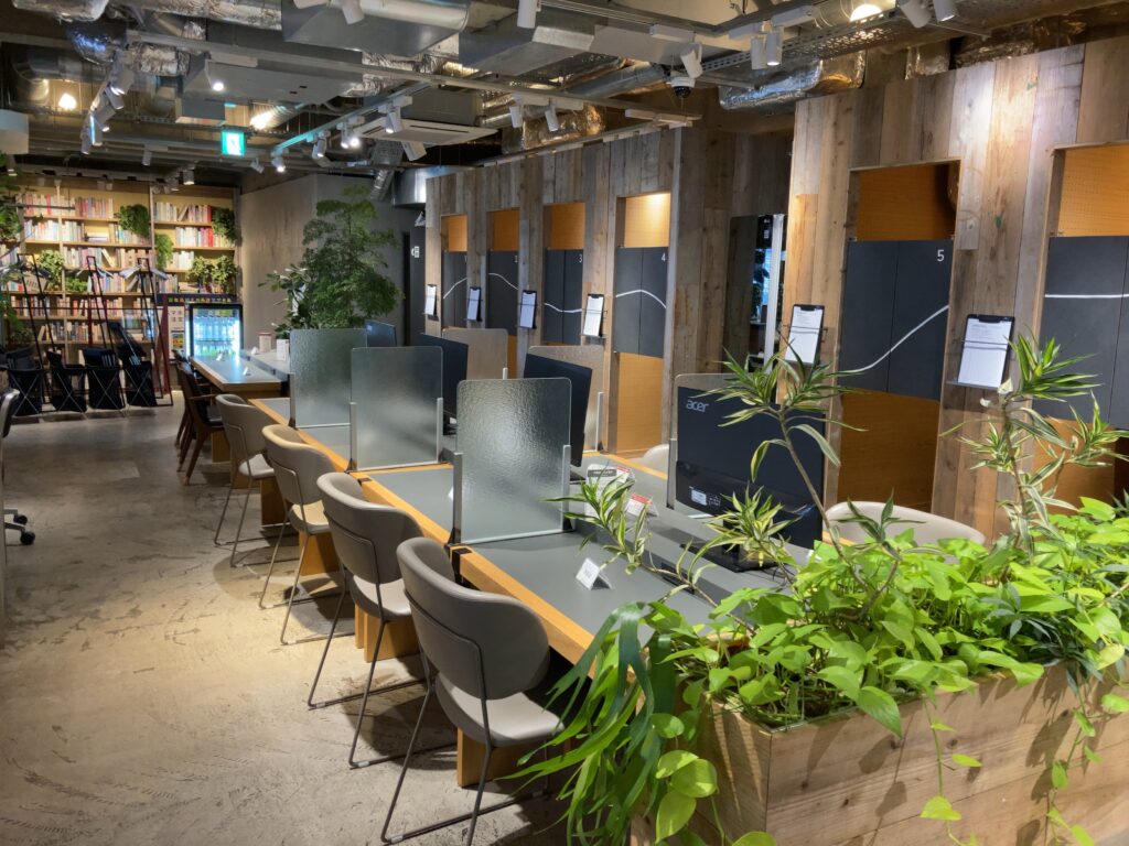 コスパ最高 TSUTAYAシェアラウンジ田町駅前店で1日過ごしてみた。アルコールプランもおススメ！～世界で人生充電中～