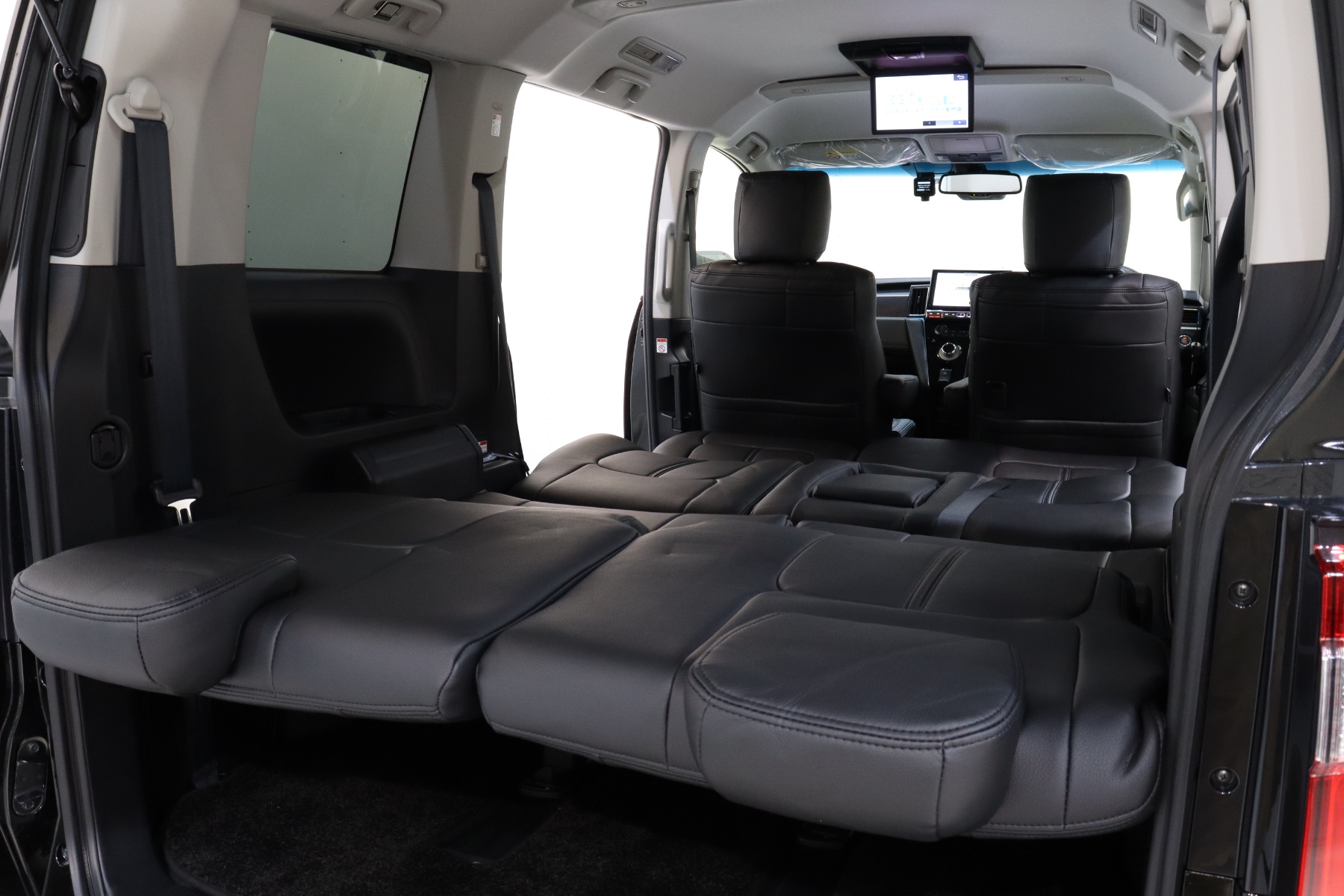 デリカD5 CV系後期 サイドモールカット済シート 3Mシート使用カーボン柄グロスブラックなどカラー選択 三菱DELICA D:5 CV1Wメッキモール隠しアクセサリーパーツ デリカD:5専用 MONOBOX D-iseat @monobox_jp 対面シートアレンジ可能なデリカD5旅の途中にご当地メシ室内で