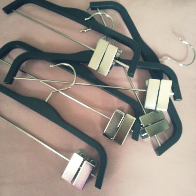 100均 ダイソーのハンガーでクローゼットを整頓！おすすめ商品を一覧で紹介100均アイテムで、暮らしをもっと便利に楽しむ情報メディアくらしマグネット