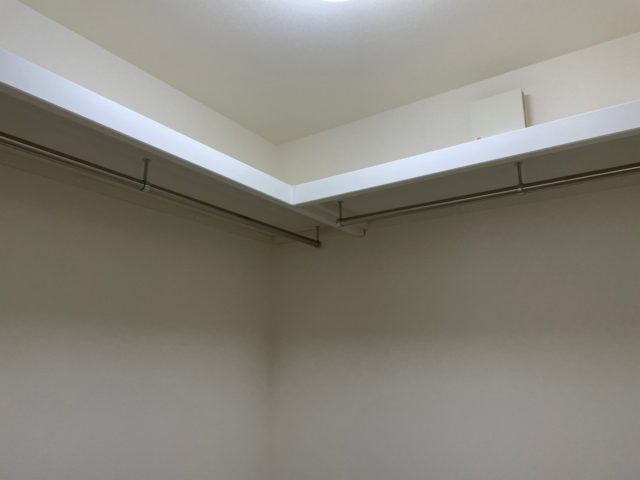 東京都足立区 倉庫にスチールラック12台を4連結で組み立てサービスで設置