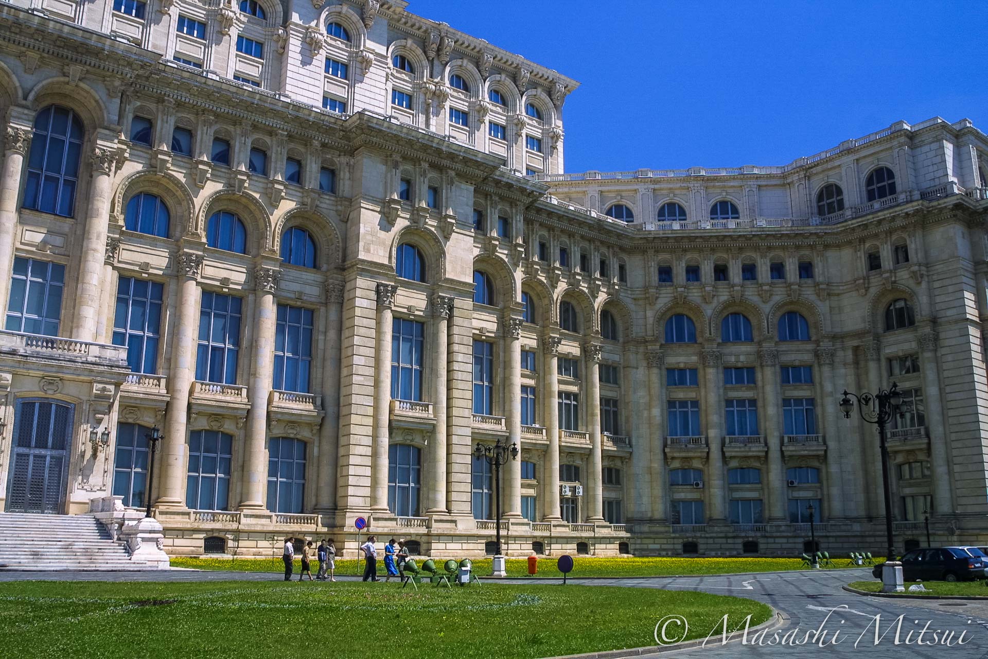 行ってきました！国民の館ツアーアナ's キッチン inルーマニア