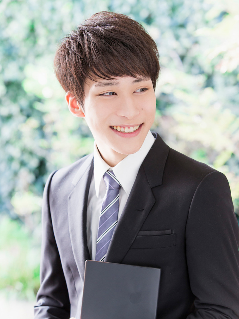 銀行員のスーツ選びのポイント 選ぶべき色やデザインをわかりやすく説明│銀行 オフィスの風景