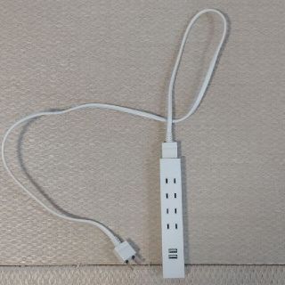スリムで持ち運びやすい。無印良品のトラベル用変換プラグアダプター旅のアイデア帳