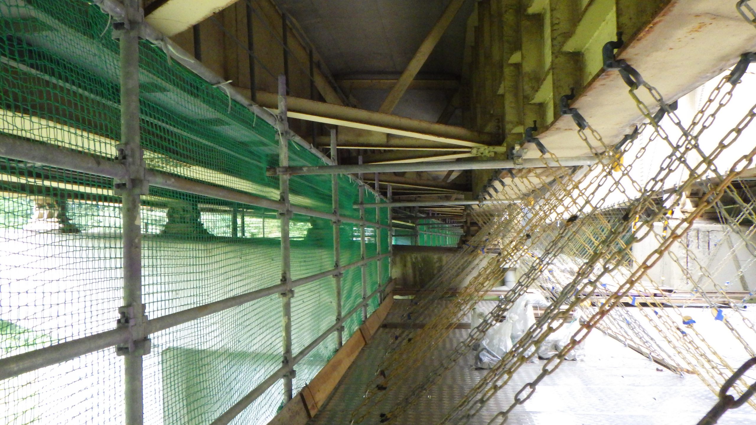 吊り足場って何？特徴や使用方法など徹底解説埼玉県、東京都、千葉県、神奈川県の足場・仮設工事は西澤架設へお任せください