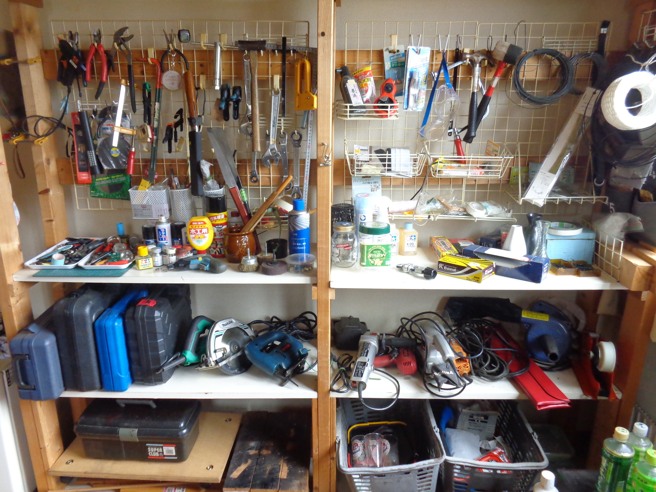 手作り！壁掛けの工具置き場作ってみた！DIY作業部屋