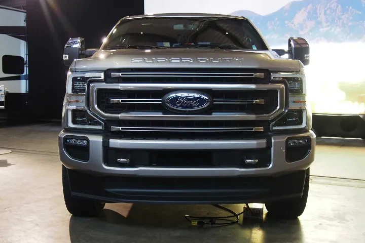 日本で買えない 唯一無二の存在感。フォード フレックスは7人乗りのスクールバス？ - Webモーターマガジン