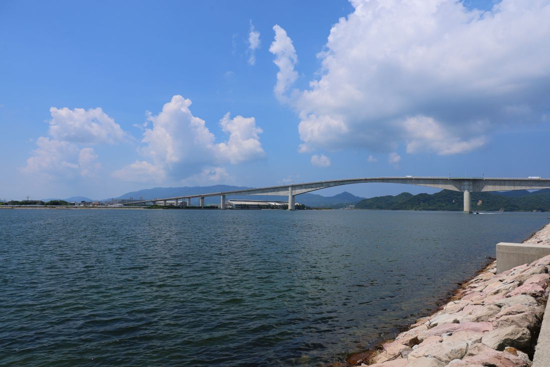 江島大橋 ベタ踏み坂 CMで一躍有名になったベタ踏み坂 島根県と鳥取県を繋ぐ橋 去年、望遠レンズを持って行き📸自慢の橋コンテストベタ踏み坂江島大橋橋橋が好き橋が好きな人と繋がりたいダレカニミセタイフウケイダレカニミセタイケシキ