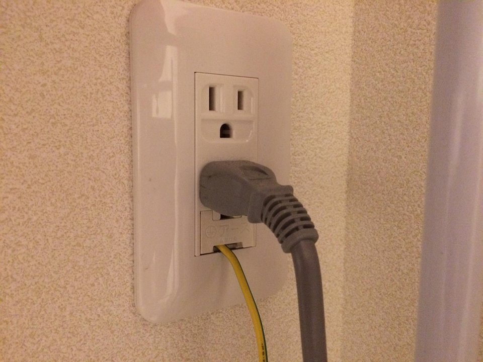 アース線とは？接続しないリスクや正しい取り付け方、アース端子がない時の対処法 - ＋1 Day