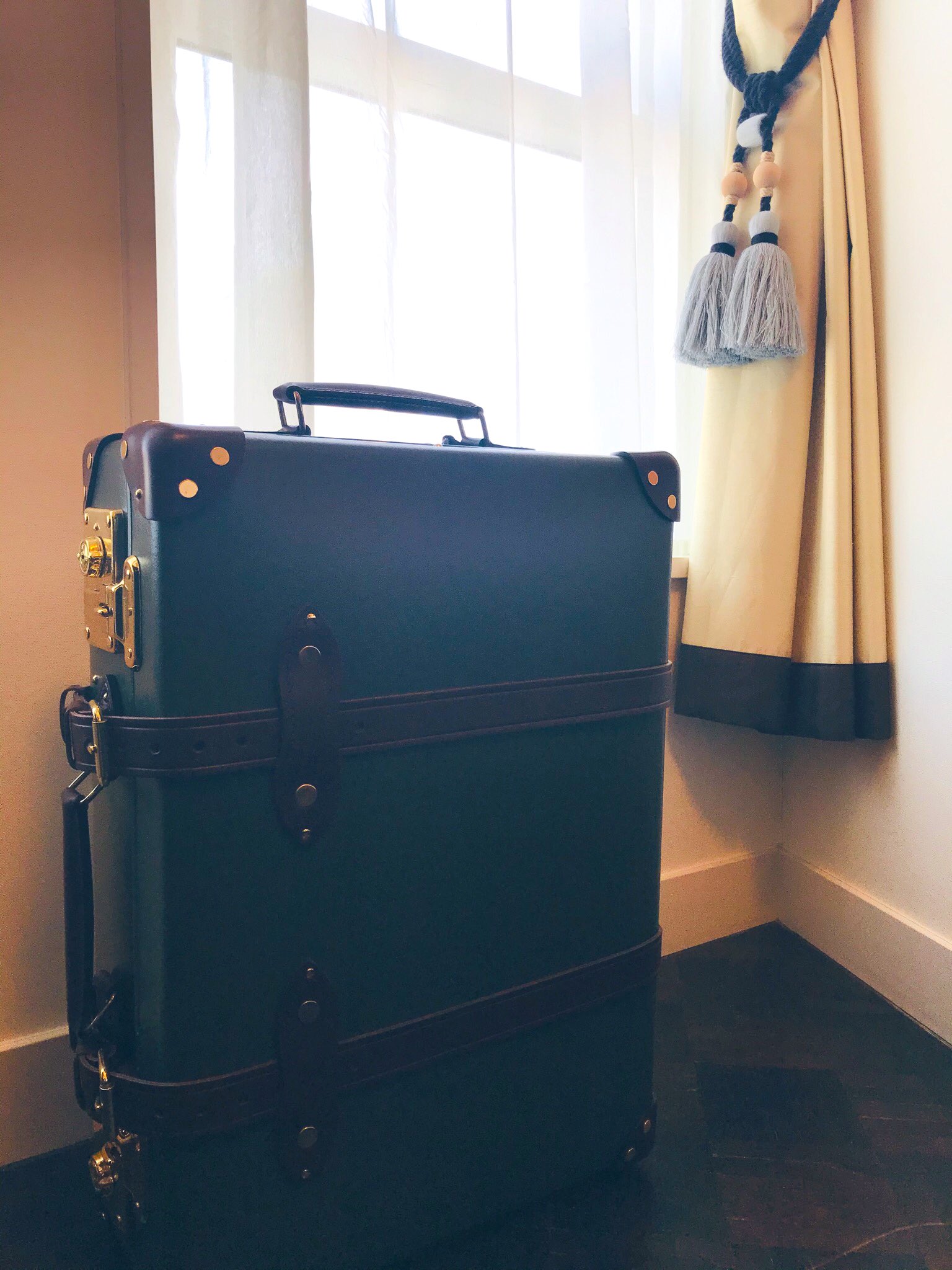 グローブトロッター サファリ キャスター故障激安 グローブトロッターのキャスター修理交換 スーツケース