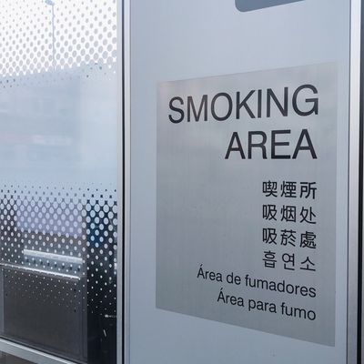 戸塚駅西口バスセンター喫煙所 喫煙所MEQQE めっけ