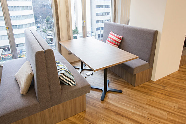 ファミレス席のメリット・デメリットオフィスデザインブログ