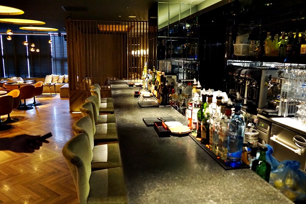 ORIENTAL LOUNGE 町田店 あなたに、ニュースが生まれる場所 ◾︎住所：東京都町田市原町田６丁目７−８ Tip's町田 4階◾︎電話番号：042-860-6142 ◾︎営業時間 日～木 19:00～翌4:00 金・土 18:00～翌5:00 ◾︎定休日：なし 年中無休◼全国36店舗展開 ◼全店公式